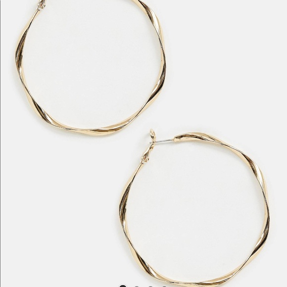 🆕🆕RIVER ISLAND GOLD TWIST HOOPS - Picture 2 of 6